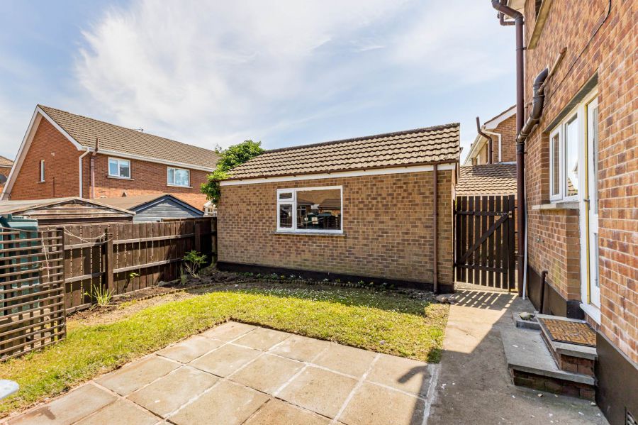 4 Moorland Park