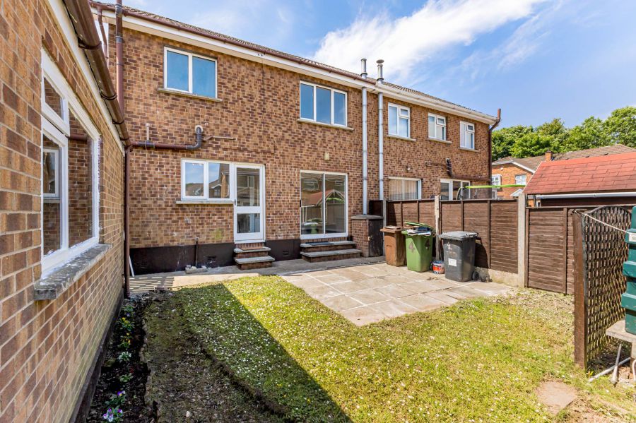 4 Moorland Park