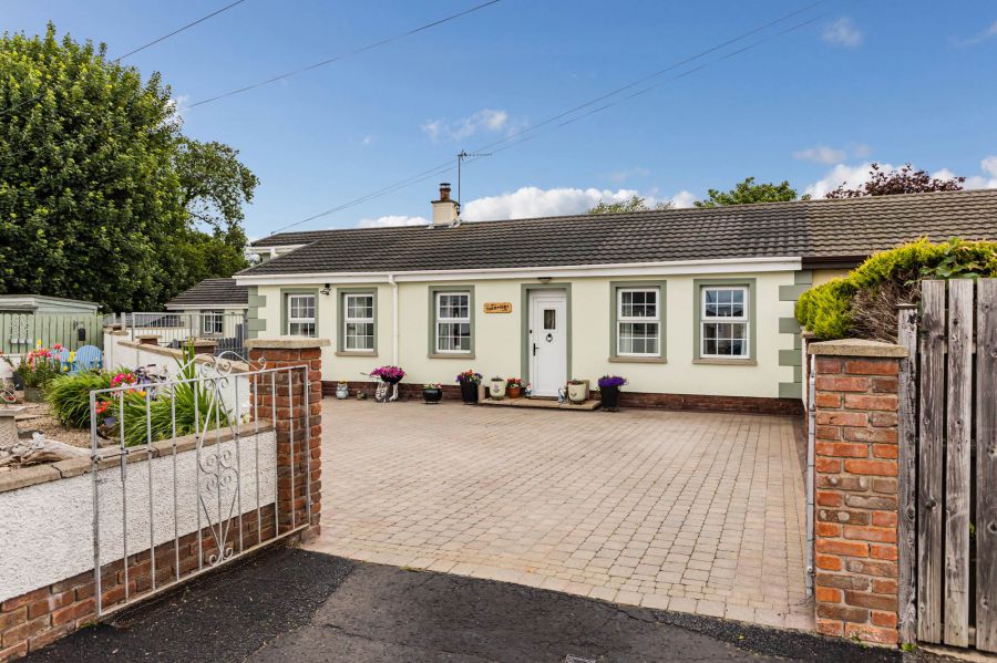 11 Camlin Gardens