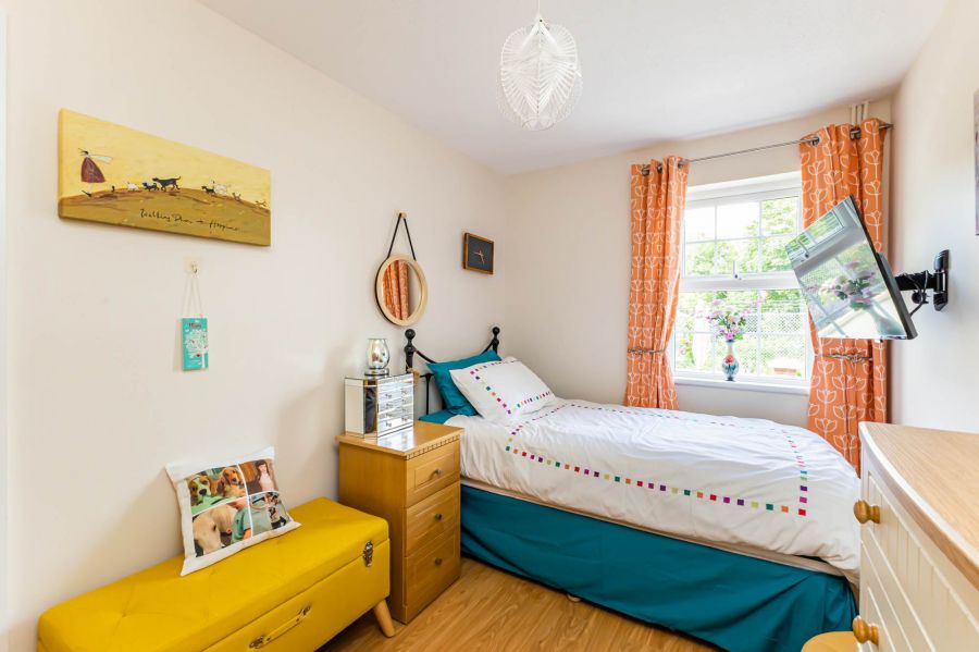 11 Camlin Gardens