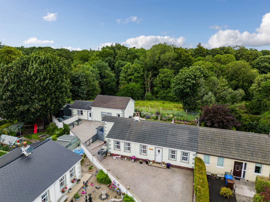11 Camlin Gardens