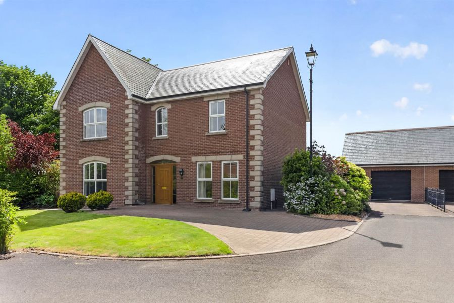28 Clonmore Manor