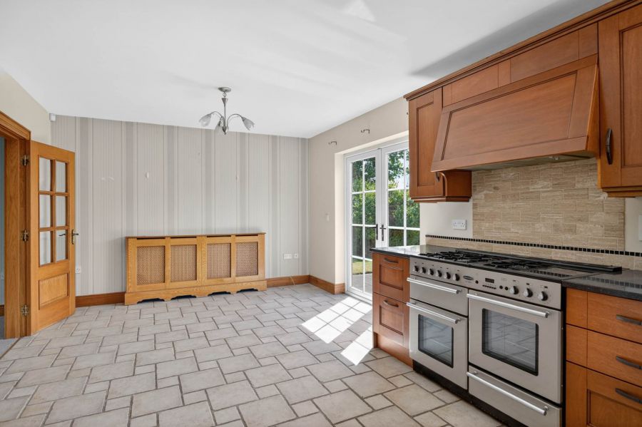28 Clonmore Manor