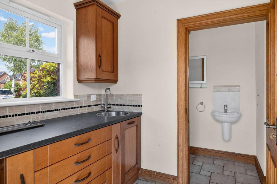 28 Clonmore Manor