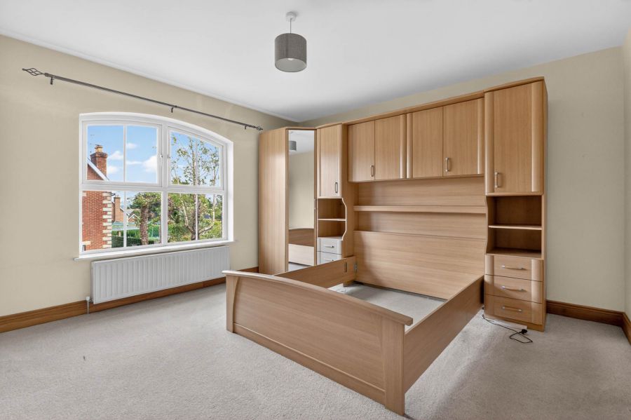 28 Clonmore Manor