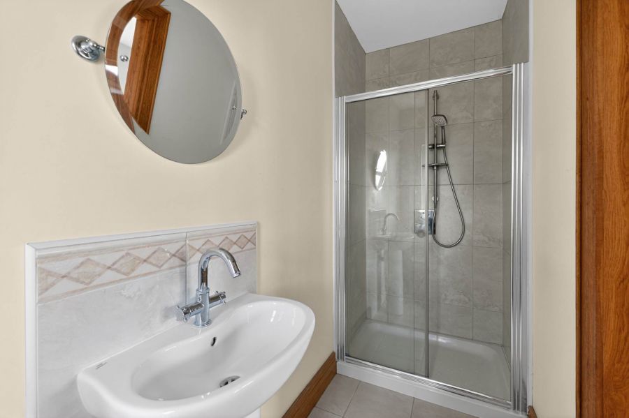 28 Clonmore Manor