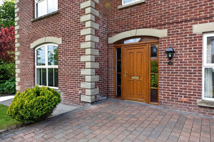 28 Clonmore Manor