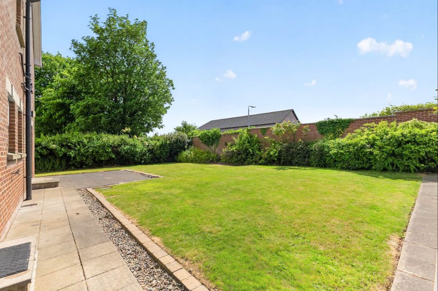 28 Clonmore Manor