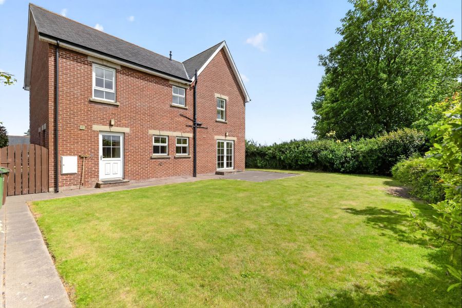 28 Clonmore Manor