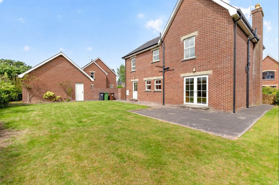28 Clonmore Manor