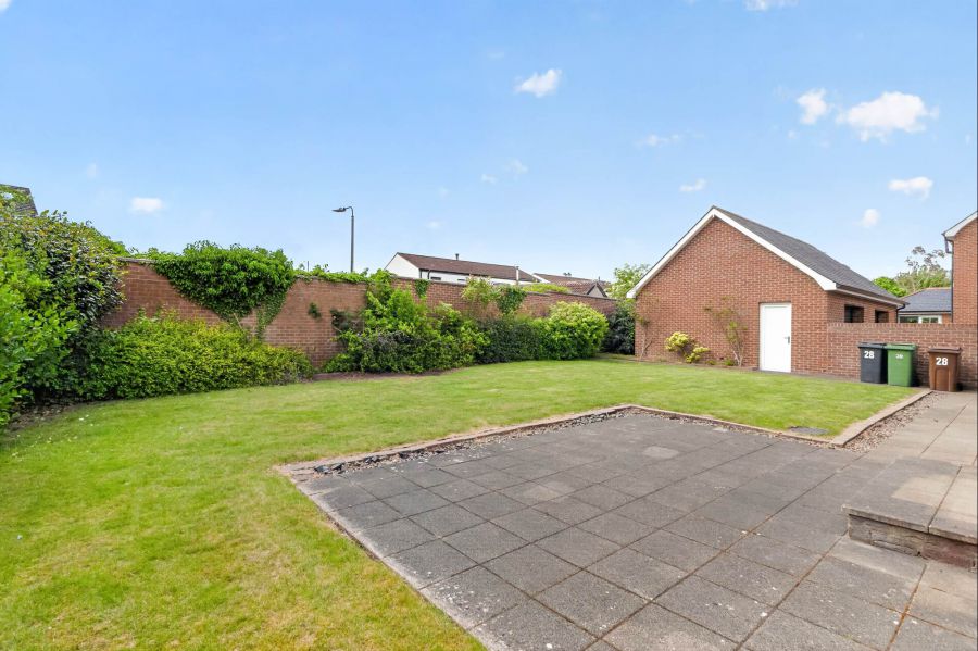 28 Clonmore Manor