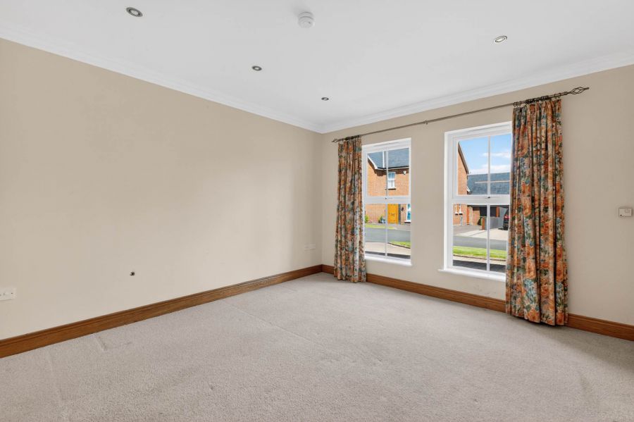 28 Clonmore Manor