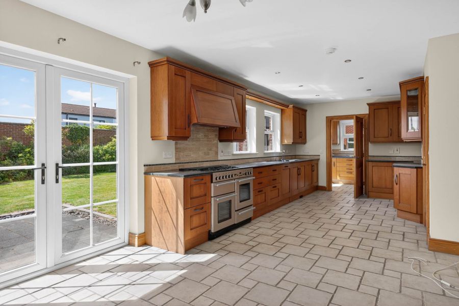 28 Clonmore Manor