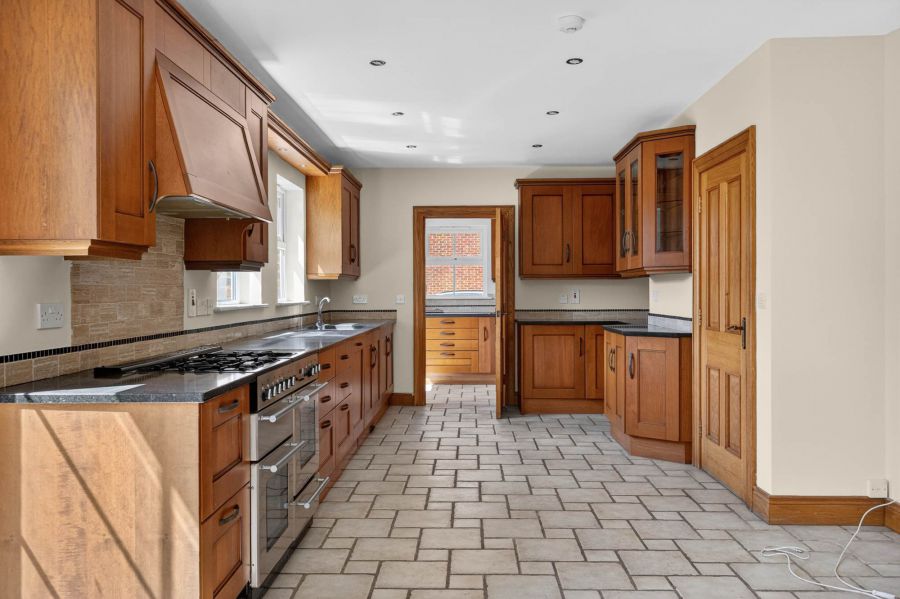 28 Clonmore Manor