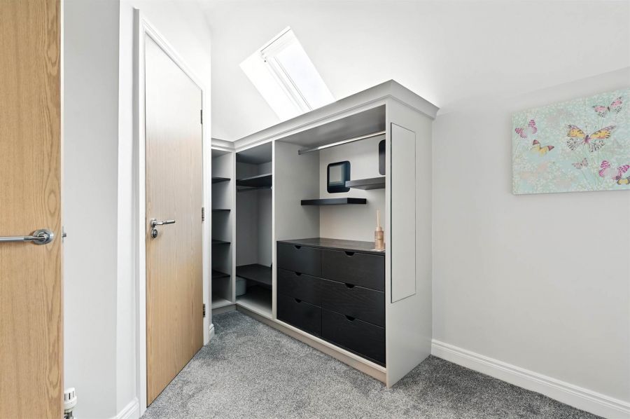 Apt 52 Sir Richard Wallace Walk