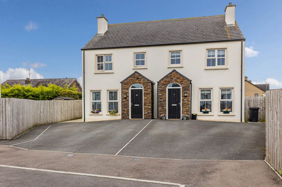 10 Chancellors Court, dromore, BT25 1TU