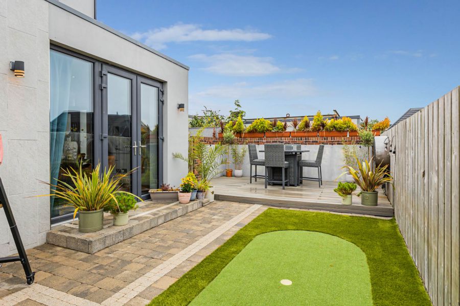 3 Charlottes Court