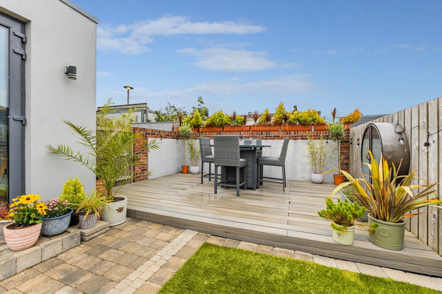 3 Charlottes Court
