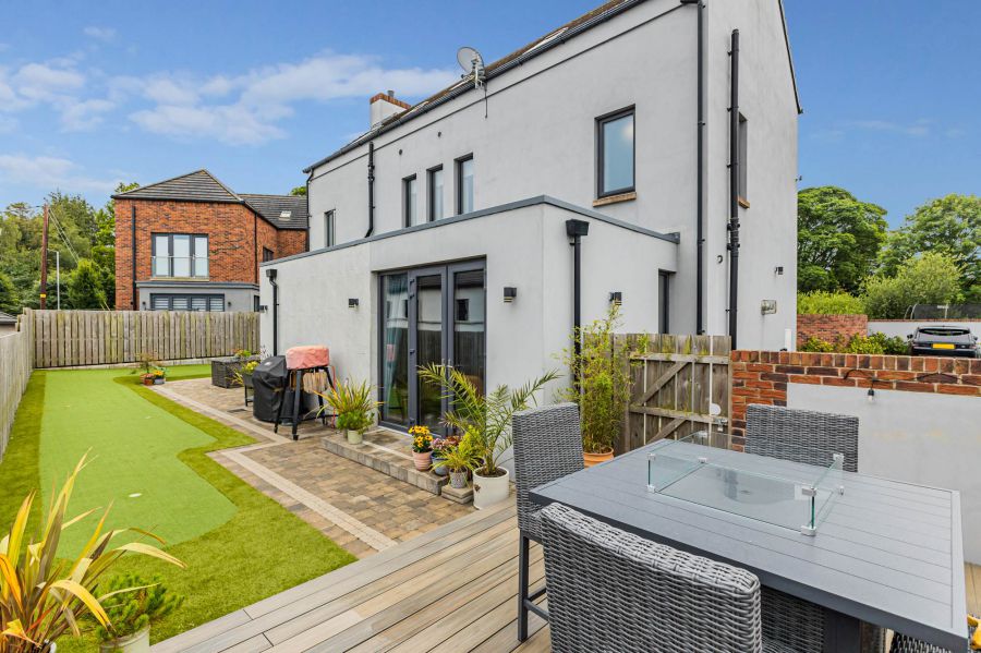 3 Charlottes Court
