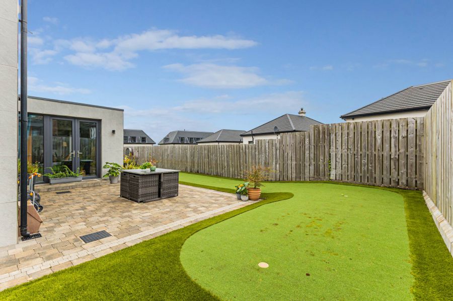3 Charlottes Court
