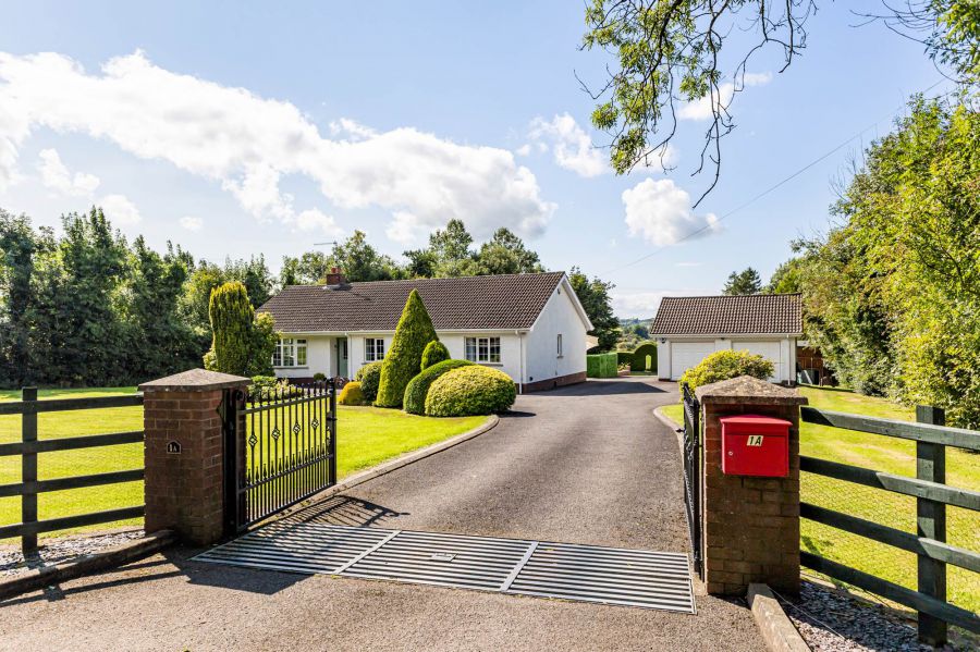 1A Moss Road