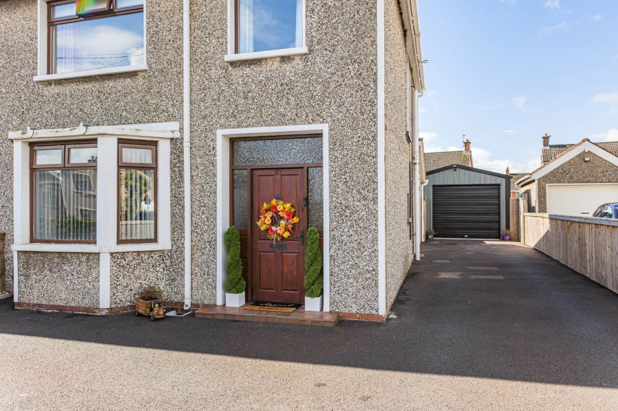 27 Causeway End Road