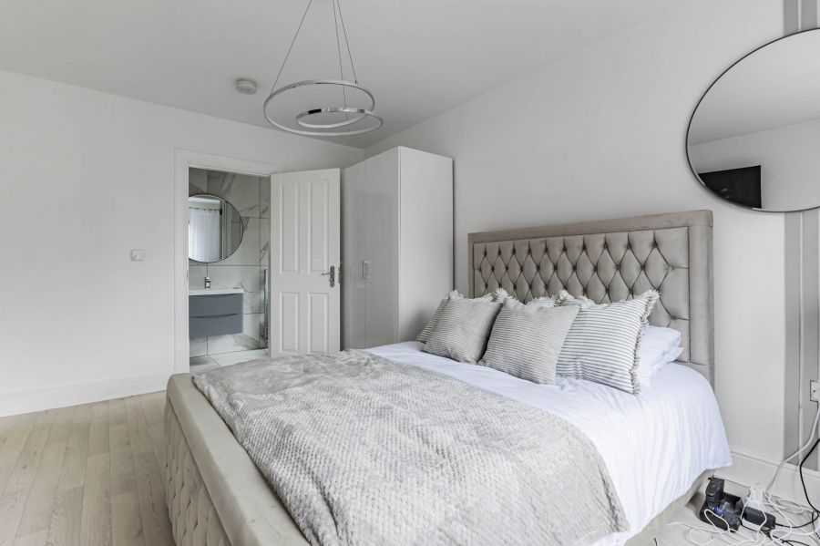 11 Linen Mews