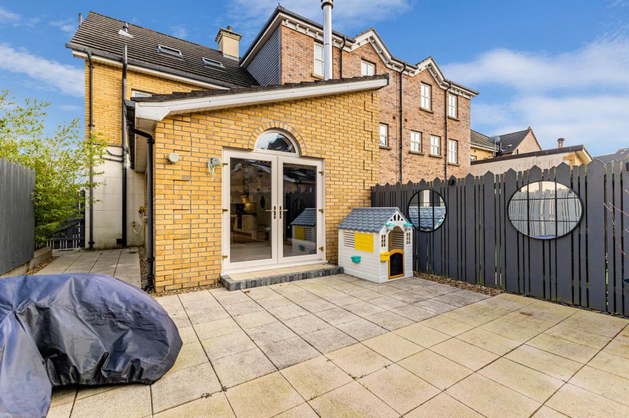 10 Ballantine Gardens