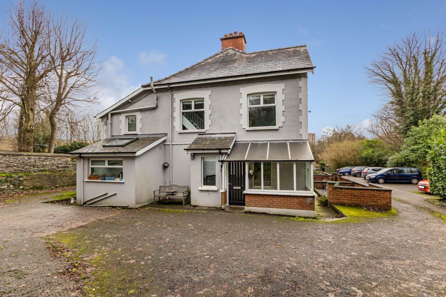 8 Minnowburn Terrace