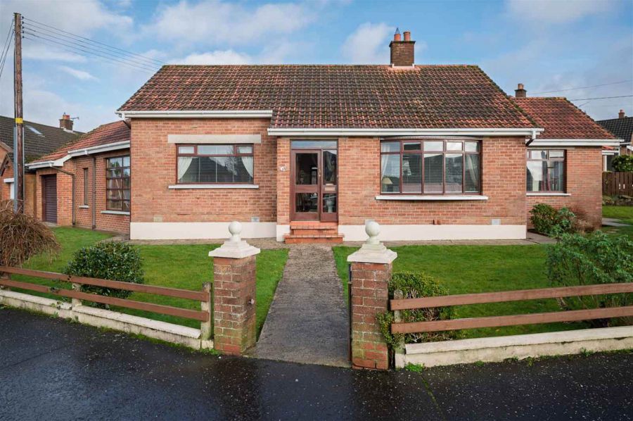 2 Knockbracken Crescent