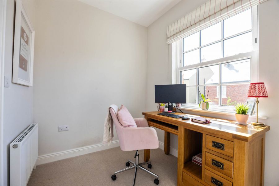 16 Governors Gate Demesne