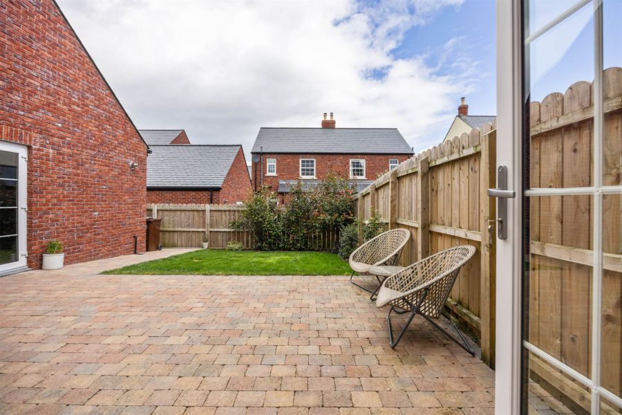 16 Governors Gate Demesne