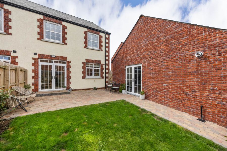 16 Governors Gate Demesne