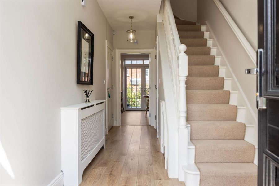 16 Governors Gate Demesne