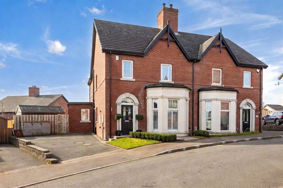 4 Fairfields Manor, Lisburn City, BT28 3WA