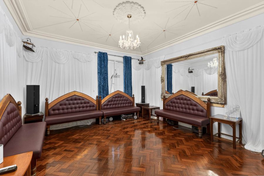 Annsborough House, 102 Mill Hill