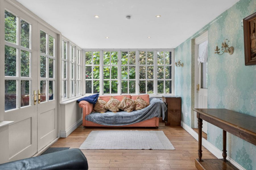 Annsborough House, 102 Mill Hill