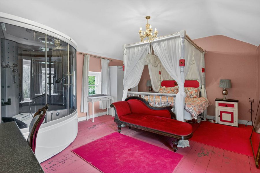 Annsborough House, 102 Mill Hill