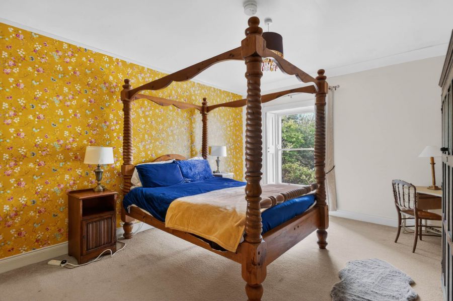 Annsborough House, 102 Mill Hill