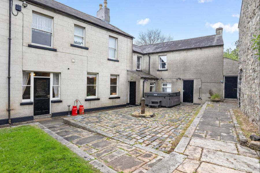 Annsborough House, 102 Mill Hill