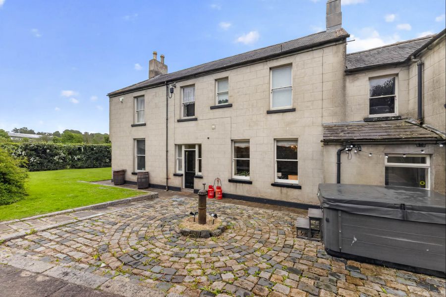 Annsborough House, 102 Mill Hill