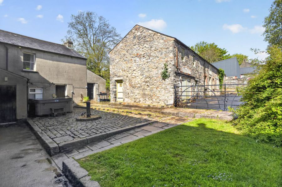 Annsborough House, 102 Mill Hill