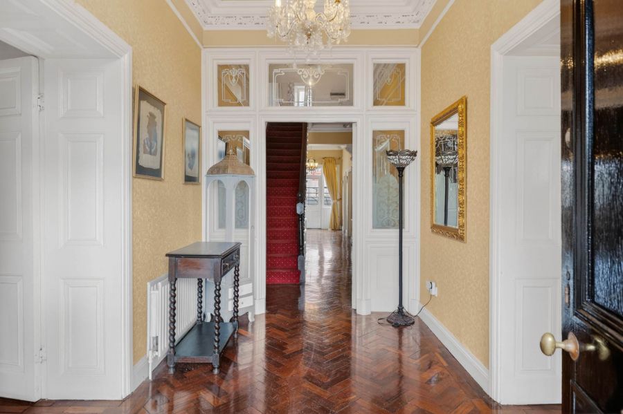 Annsborough House, 102 Mill Hill