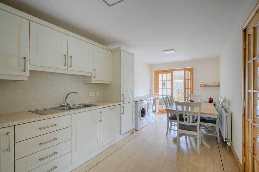 Apt 2 The Manor House, 14 Berkeley Hall Court