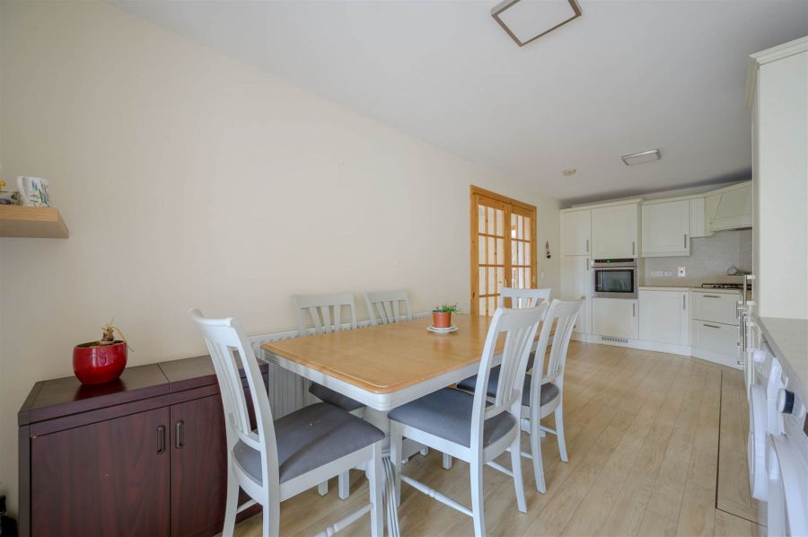 Apt 2 The Manor House, 14 Berkeley Hall Court