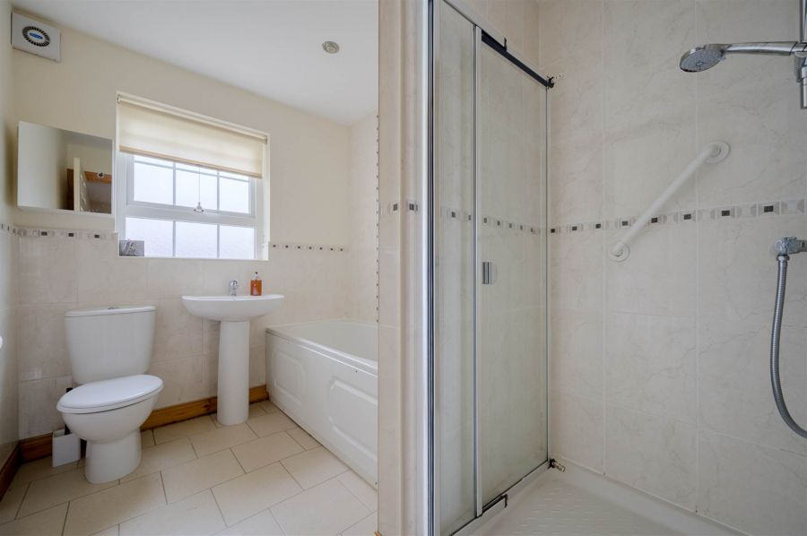 Apt 2 The Manor House, 14 Berkeley Hall Court