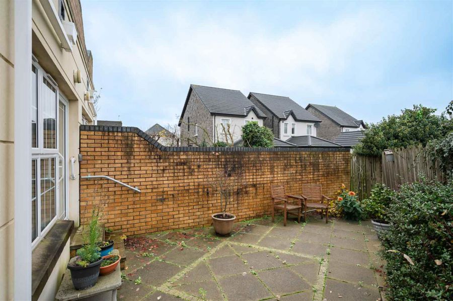 Apt 2 The Manor House, 14 Berkeley Hall Court