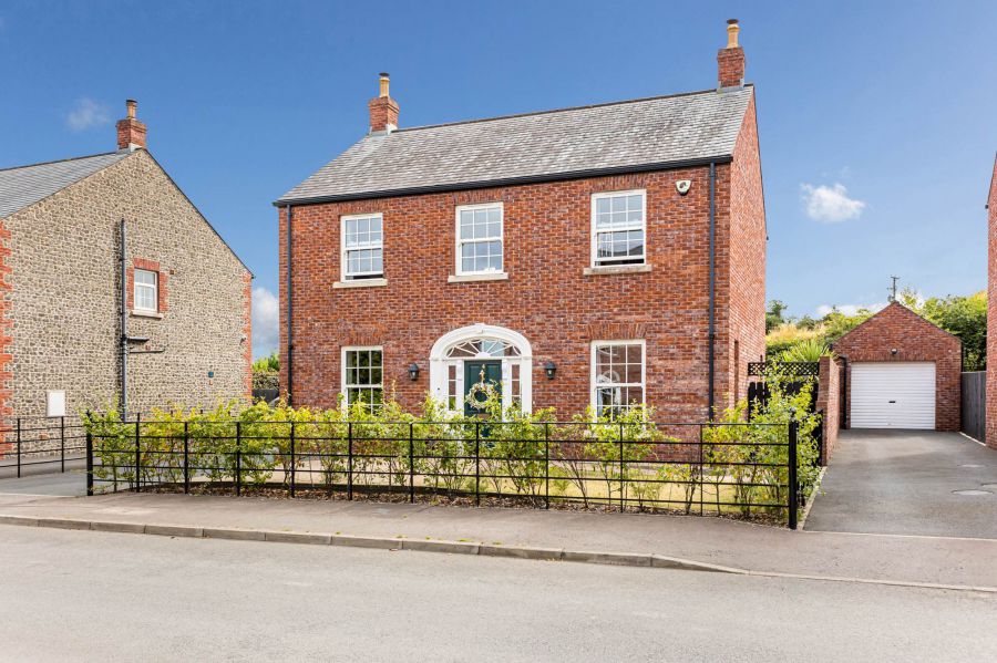 4 Farriers Green, Hillsborough, BT26 6GW