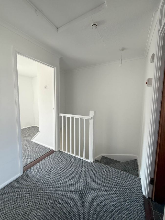 14 Hillview Gardens