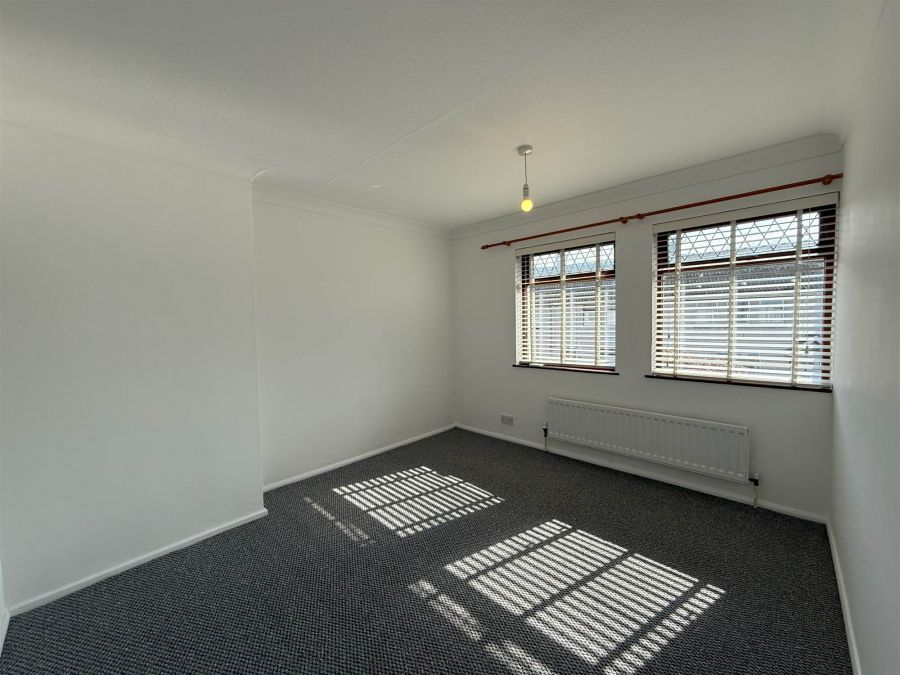 14 Hillview Gardens